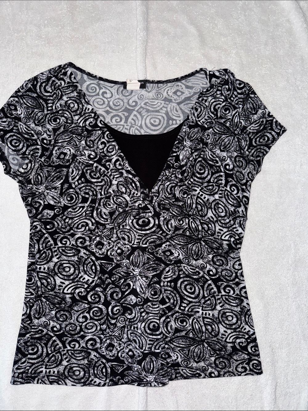 PerSeption Concept Babydoll Black & White V-Neck Short Sleeve Top